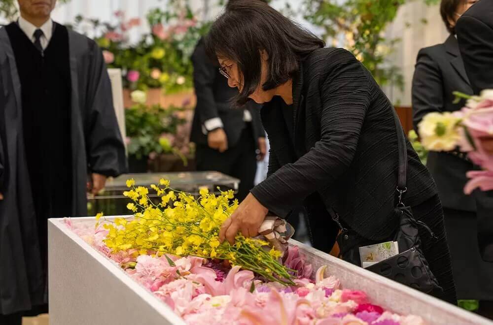 目黒区の葬儀社であるフラワリングセレモニーが施行する、一日葬プランの風景。